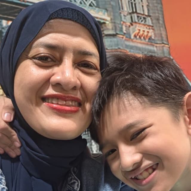 Ibu Afri Ariefiona